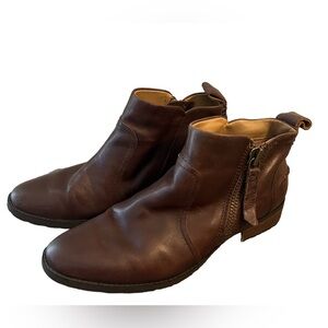 UGG Aureo Brown Leather Ankle Boot Lug Sole Bootie Zipper Size 7.5